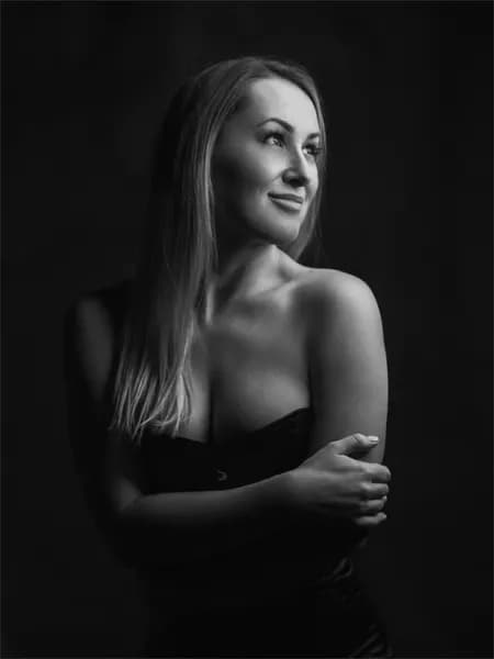 Alicja Garbacz sensual portait studio